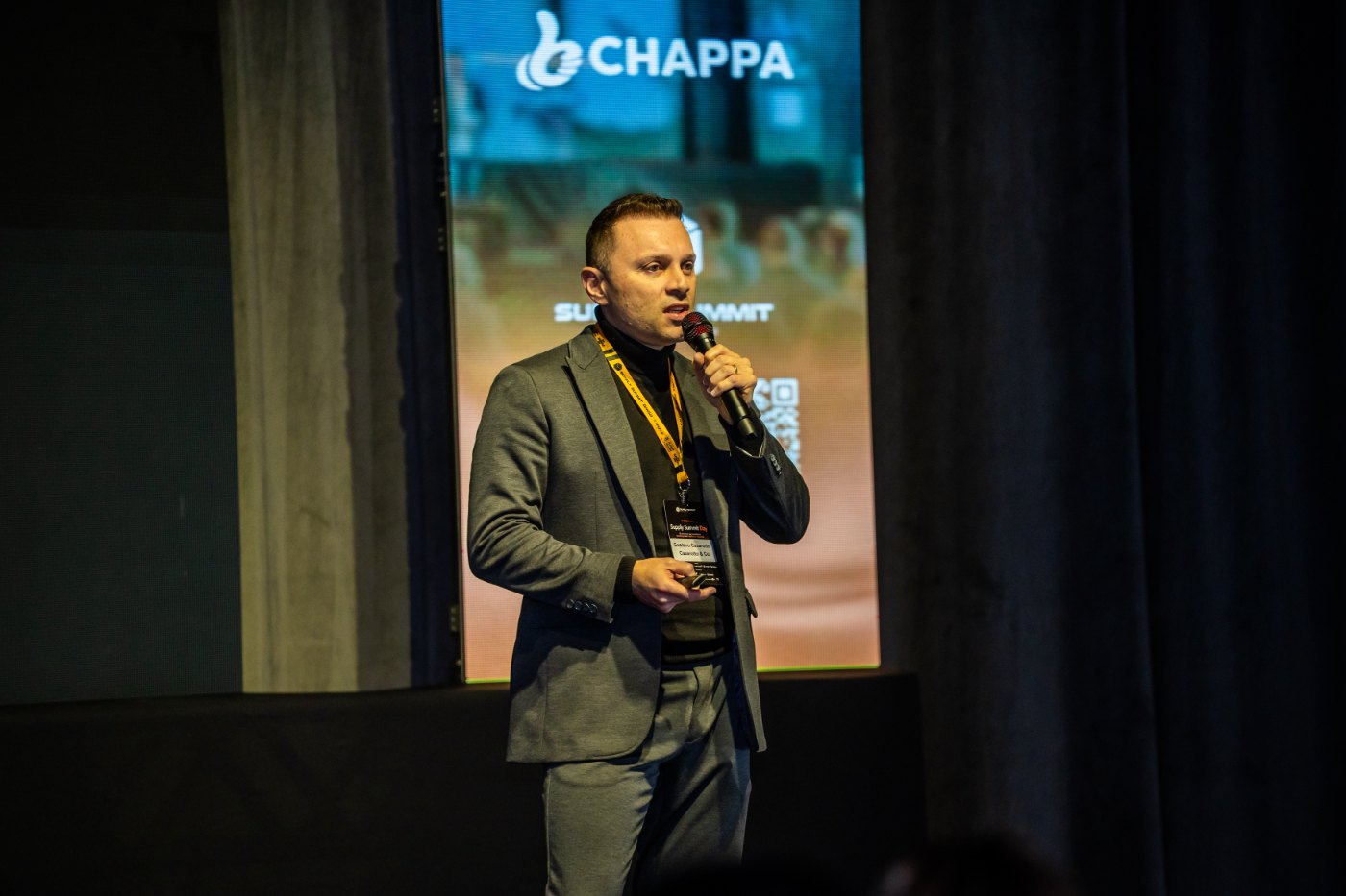 Gustavo no palco do Supply Summit 2026